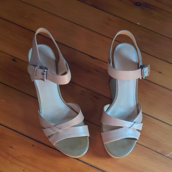 Marc Fisher Hello wedge sandal in neutral brown - Picture 2 of 6